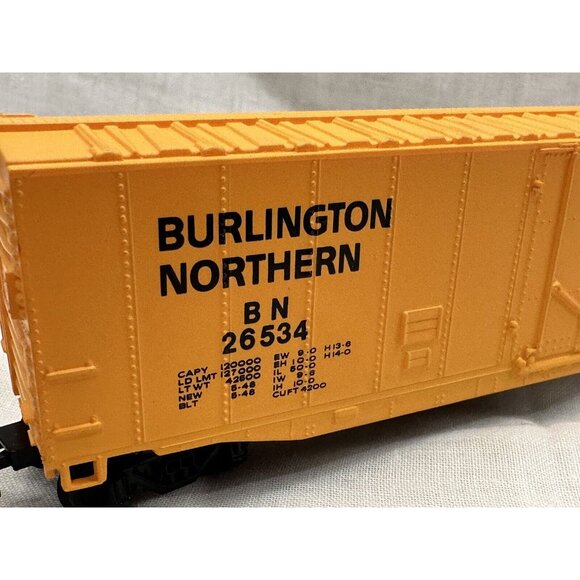 Bachmann HO Scale Burlington Northern B N 26534 Yellow Boxcar Model Train Collec - Picture 4 of 10